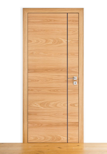 moderne Holz-Innentür mit schwarzem Streifen in unserer Türenausstellung bei Nürnberg