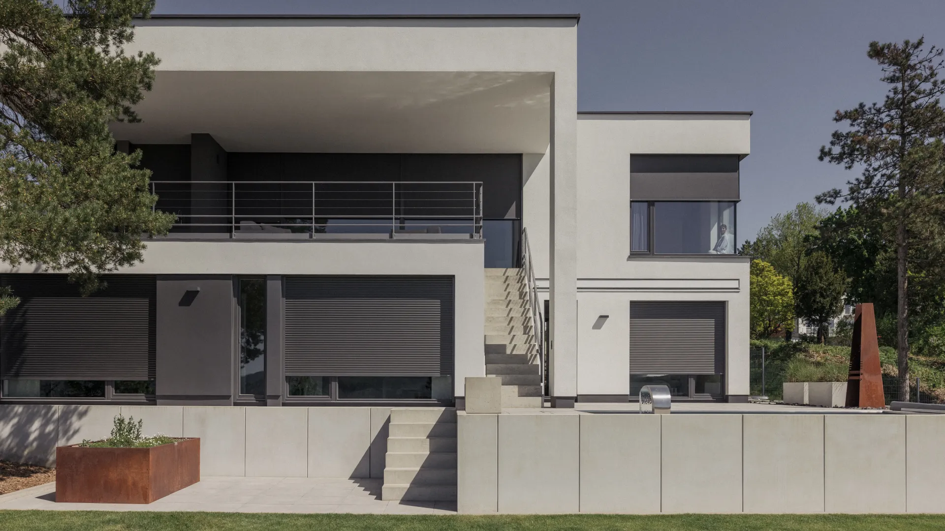Kutz Premium Fensterbeschattung mit ROMA Raffstoren und Textilscreens